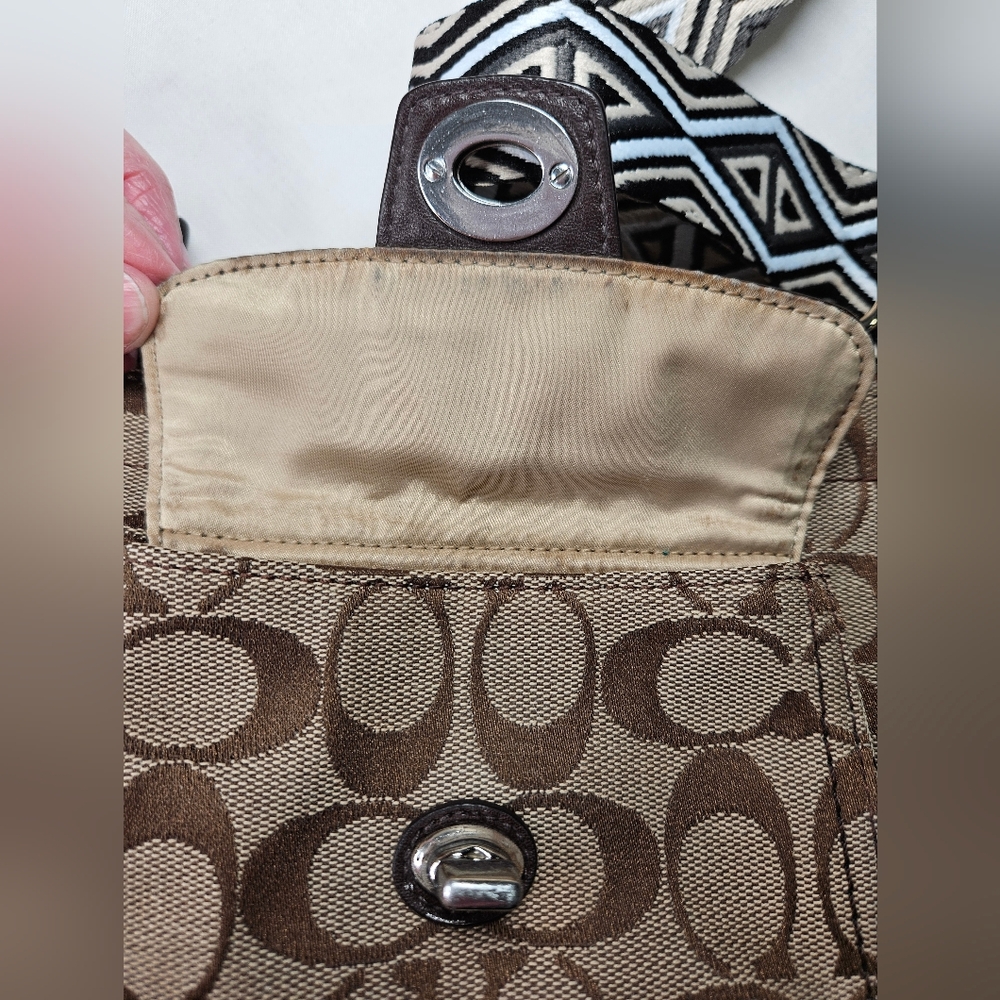 Reposhed Coach Tan and Brown Signature Swingpack Crossbody Bag - Picture 7 of 12